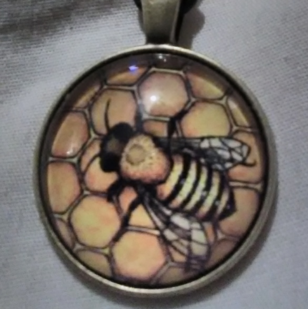 New, Queen Bee Cabochon